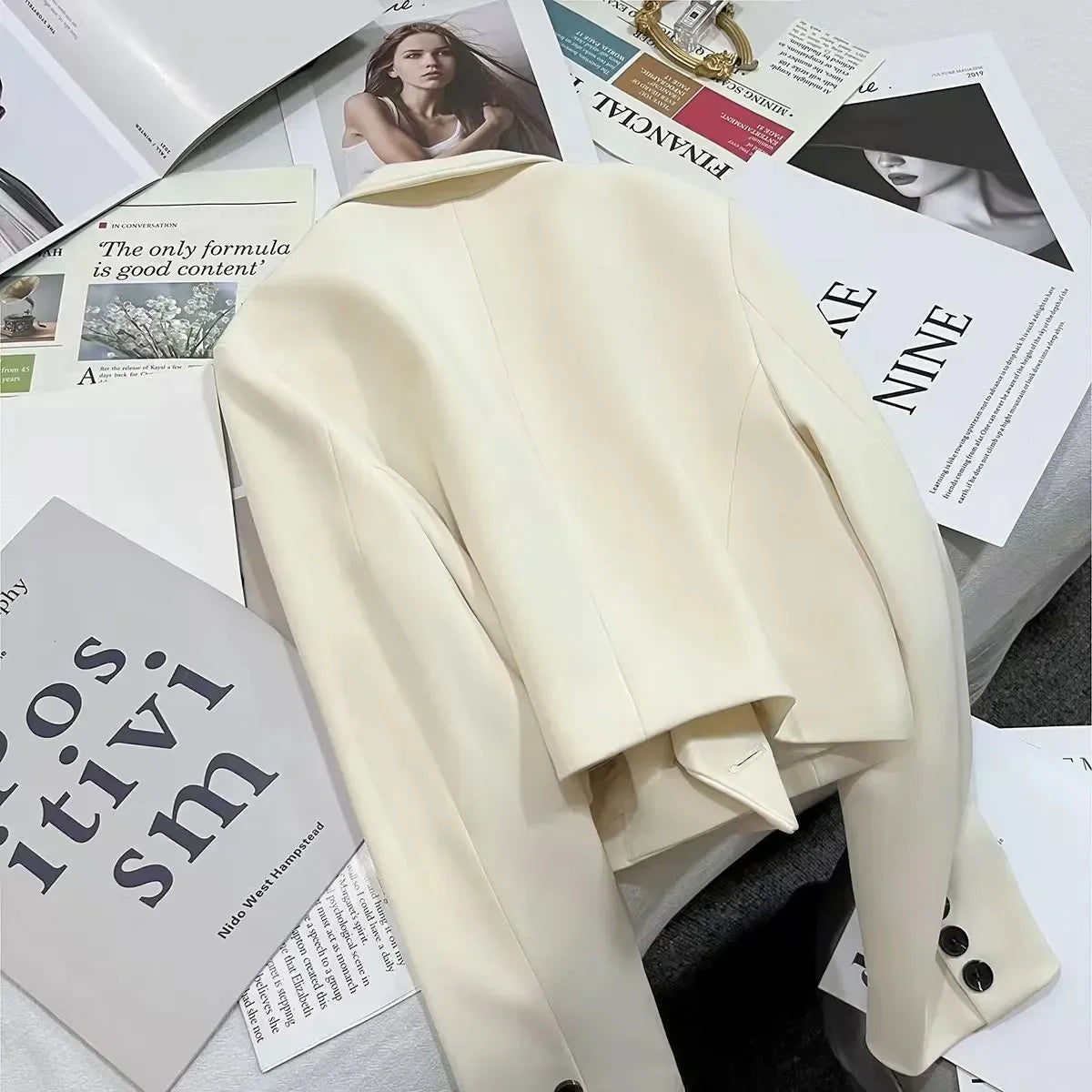 Women's Elegant short loose blazer with buttons | Perfect for Casual Days