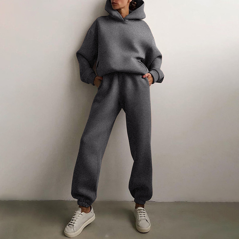 Women's Stylish High-Quality Activewear Tracksuit with Functional Design