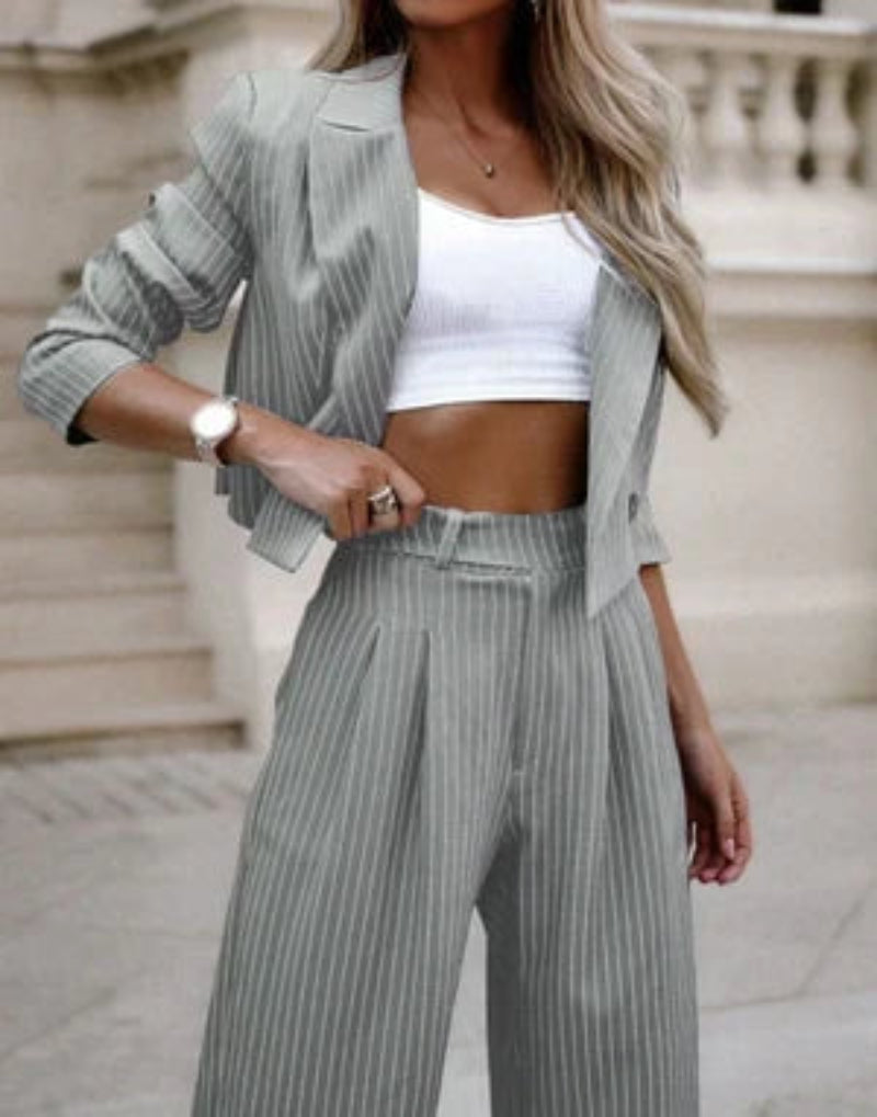 Women’s Suit with Cropped Blazer and Wide-Leg Trousers