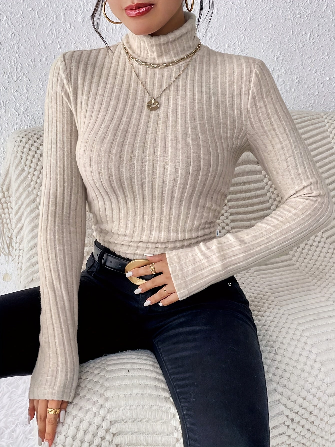 Women's Elegant Turtleneck Jumper in Slim Fit and Solid Colour | Ideal for Winter