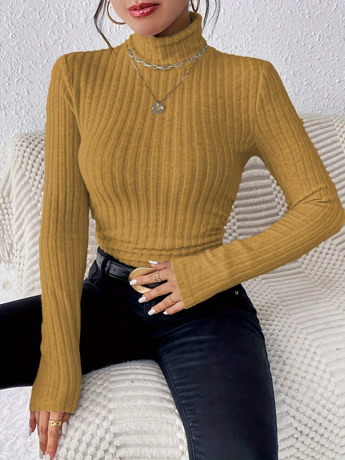 Women's Elegant Turtleneck Jumper in Slim Fit and Solid Colour | Ideal for Winter