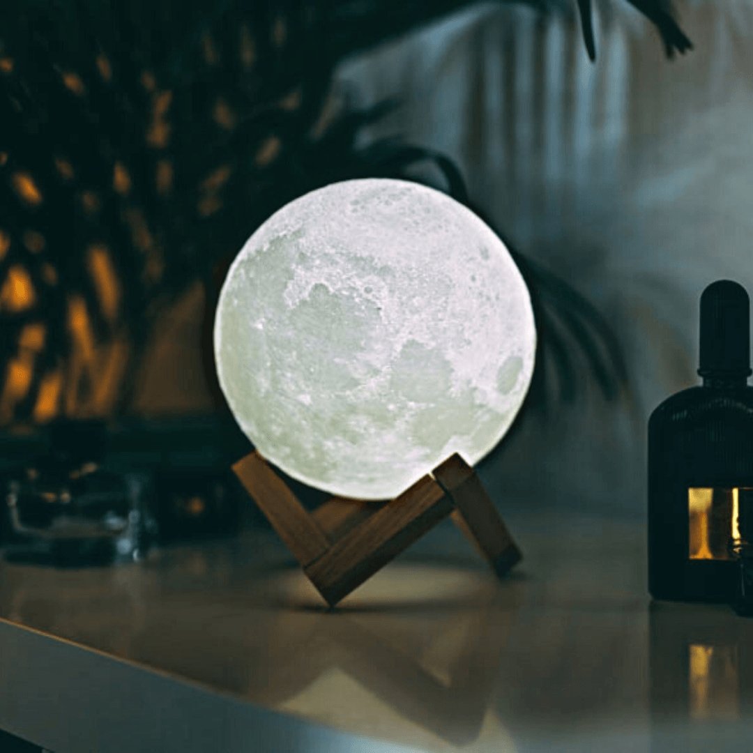 3D Printed Moon Lamp – Touch Control with Adjustable Brightness 1