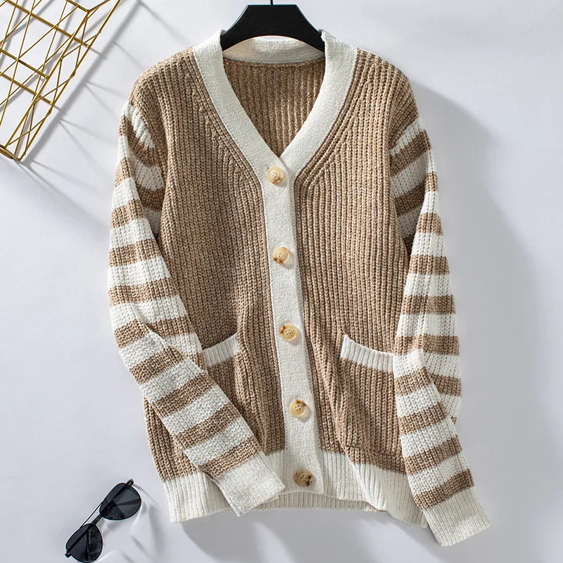 Women's Elegant V-neck Buttoned Knit Cardigan with Pockets | Ideal for Winter