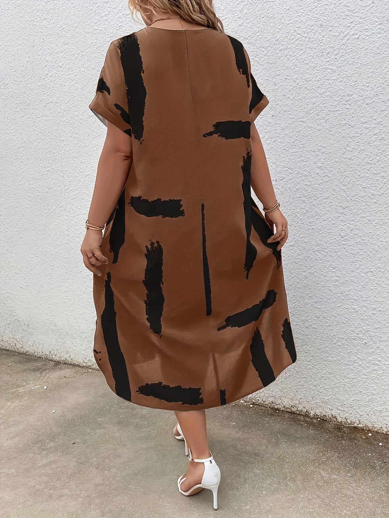 Women's Elegant Plus Size Dress with Flattering Silhouette