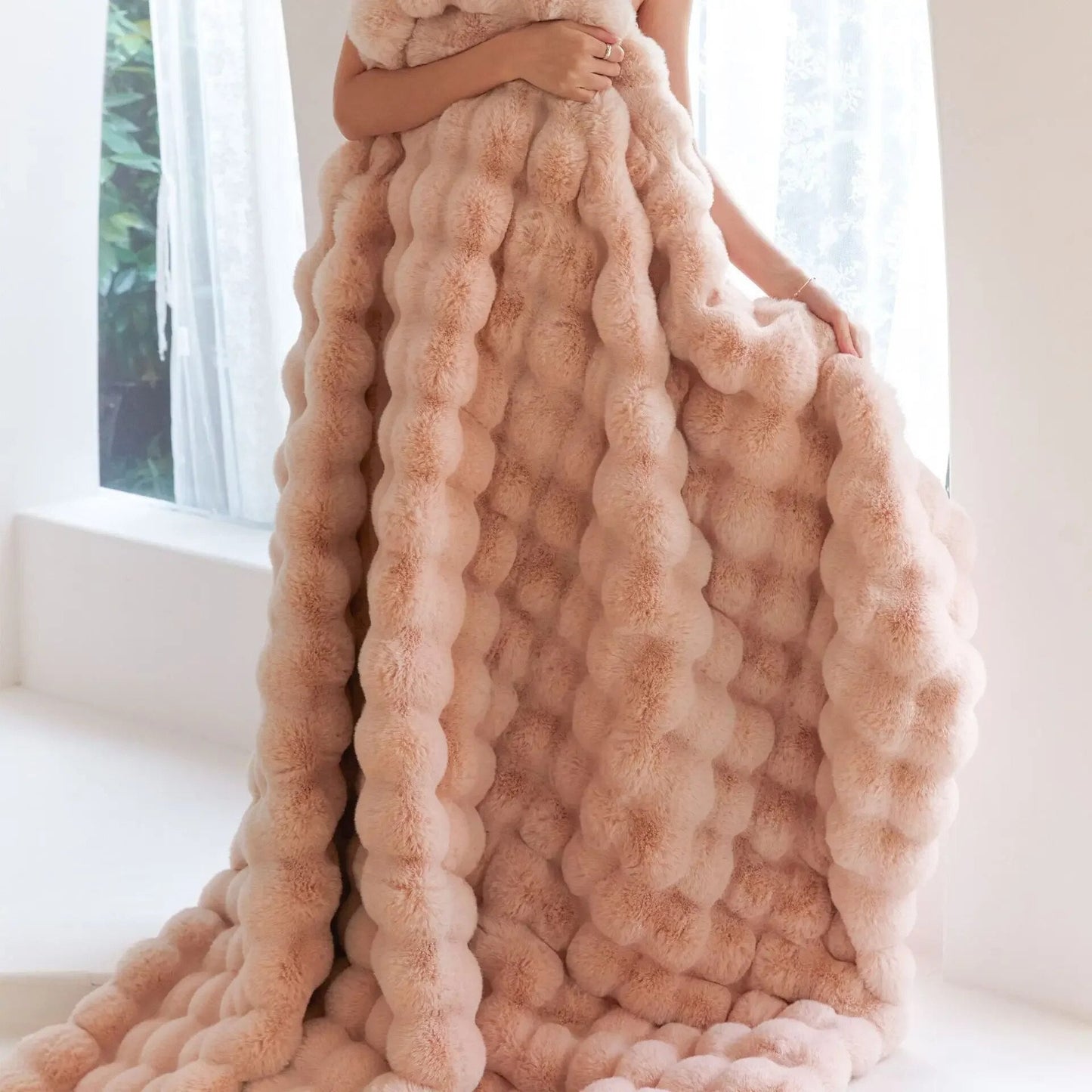Plush Blanket – Soft and Foldable for Year-Round Comfort 2