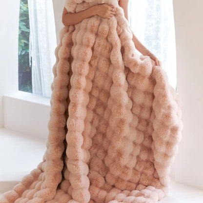 Plush Blanket – Soft and Foldable for Year-Round Comfort 2