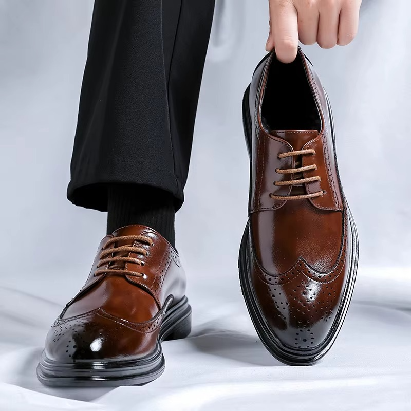 Men's Vintage Brogue Wingtip Detail Shoes | Ideal for All Seasons