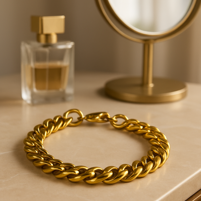 Women’s Bracelet with Classic Curb Chain Design 0