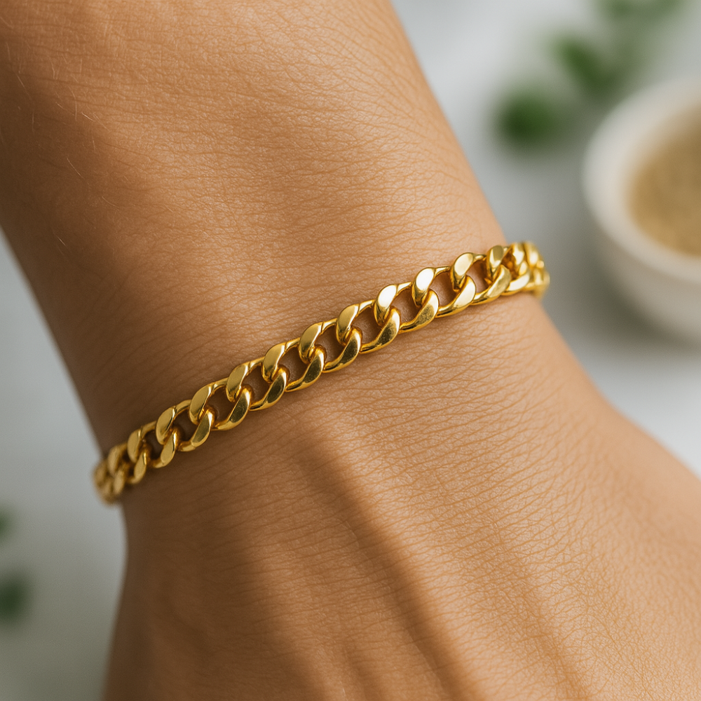 Women’s Bracelet with Classic Curb Chain Design 1