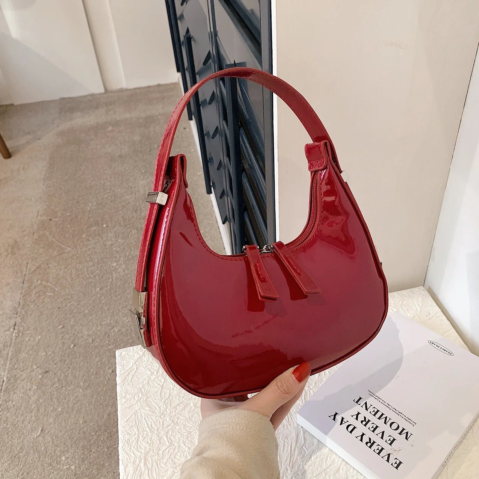 Women’s Crescent-Shaped Shoulder Bag for Daily Use 1