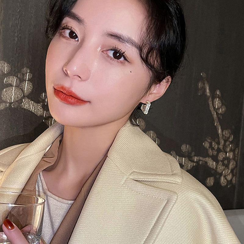 Women’s Dangle Earrings with Square Design 2