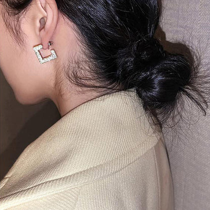 Women’s Dangle Earrings with Square Design 3