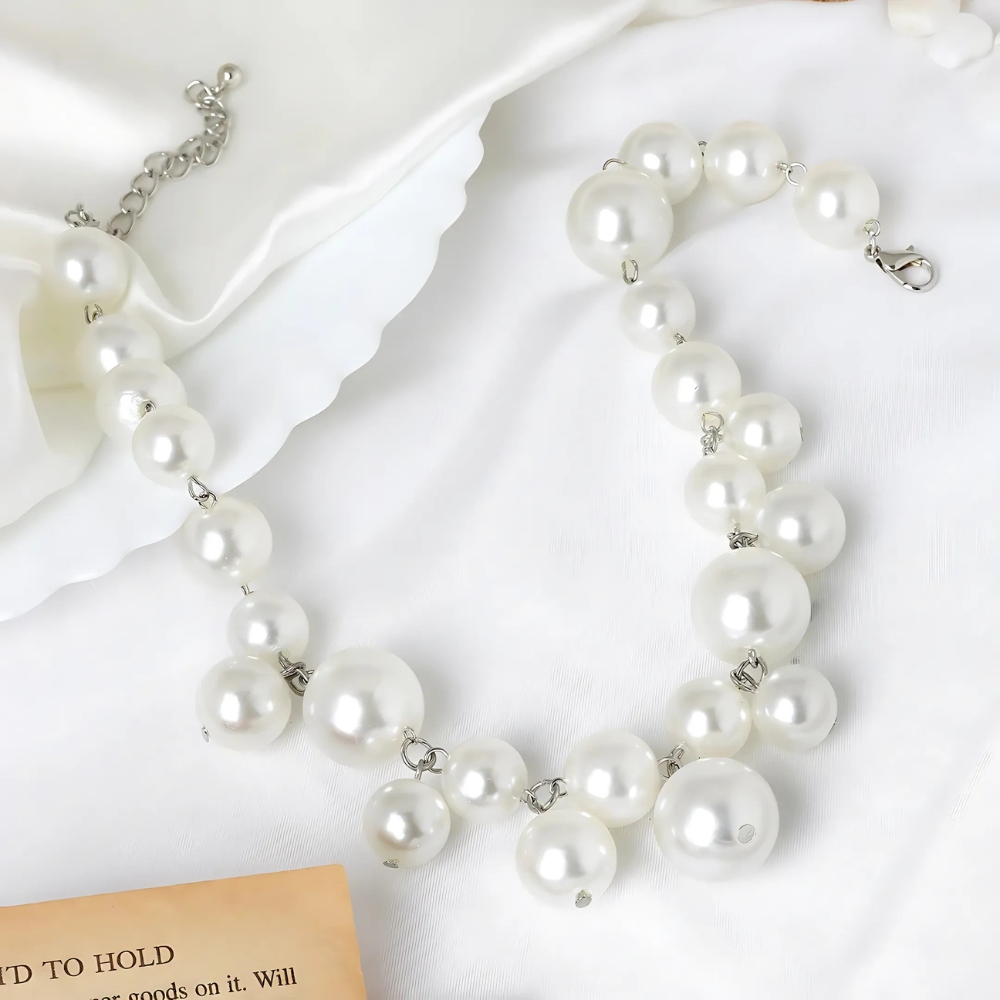 Women’s Necklace with Round Pearl Design 2