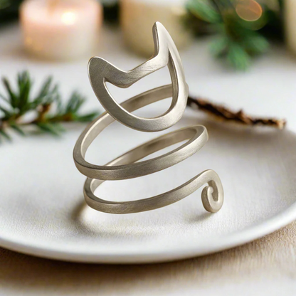 Women’s Ring with Twisted Cat Design 0