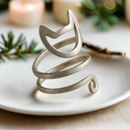 Women’s Ring with Twisted Cat Design 0
