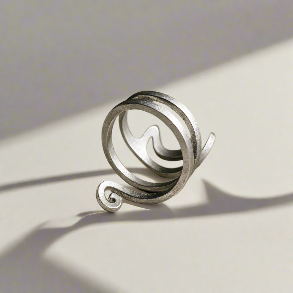 Women’s Ring with Twisted Cat Design 2
