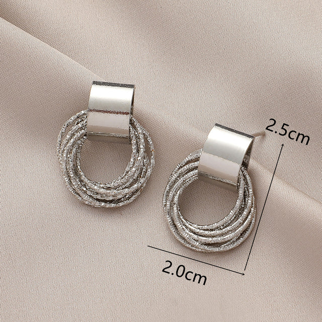 Women’s Stud Earrings with Circular Design 1