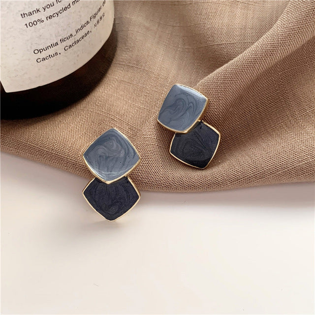 Women’s Stud Earrings with Circular Design 2