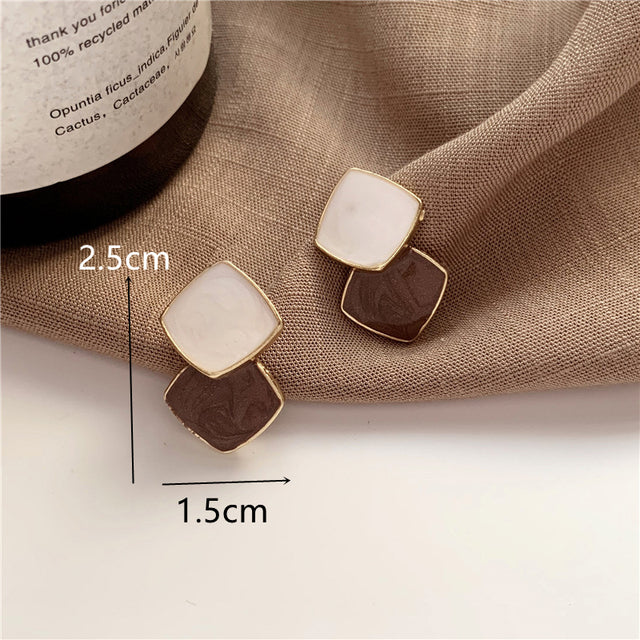Women’s Stud Earrings with Circular Design 3