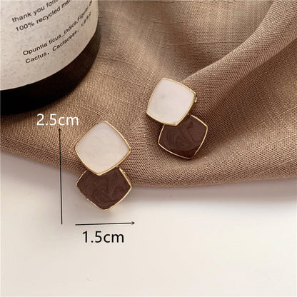 Women’s Stud Earrings with Circular Design 3