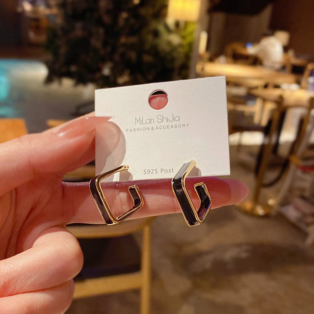 Women’s Stud Earrings with Circular Design 6